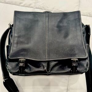 Beautiful Vintage Coach Messenger Bag
